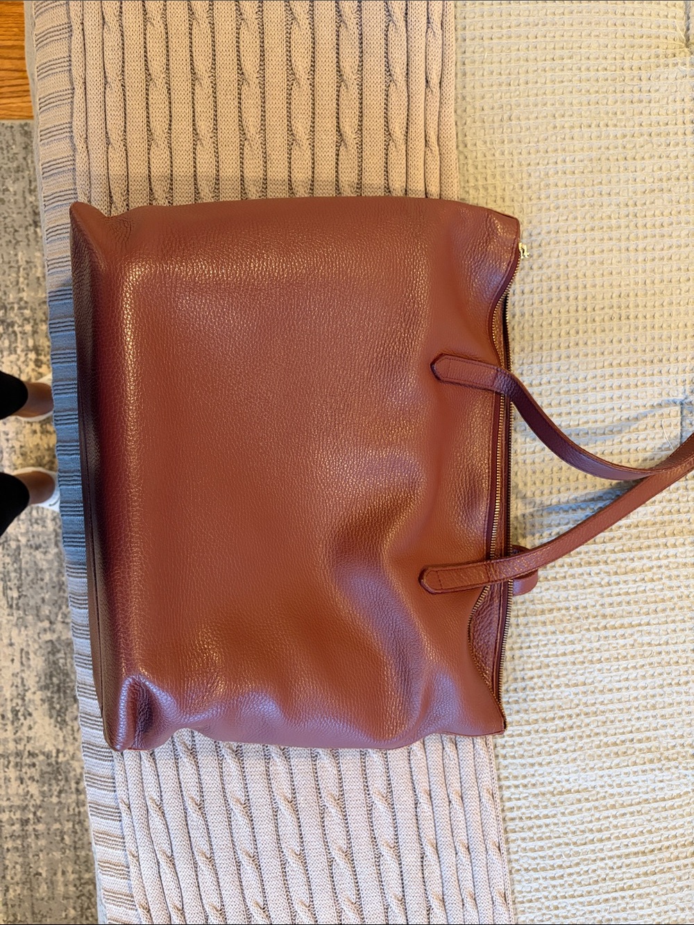 Cuyana Zippered Leather Tote with Monogram - Picture 5 of 10